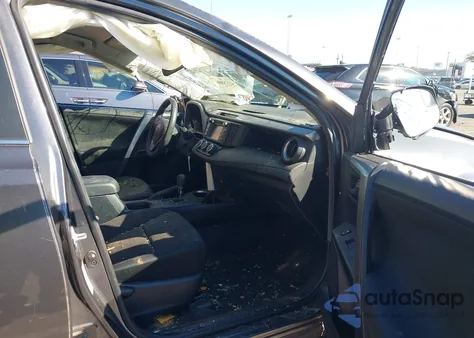 2017 Toyota Rav4 Le z USA, uszkodzony, nr VIN JTMBFREV1HJ702026